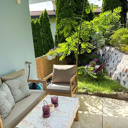 Sunny Mountain Loft - Terrace & Garden Apartment *